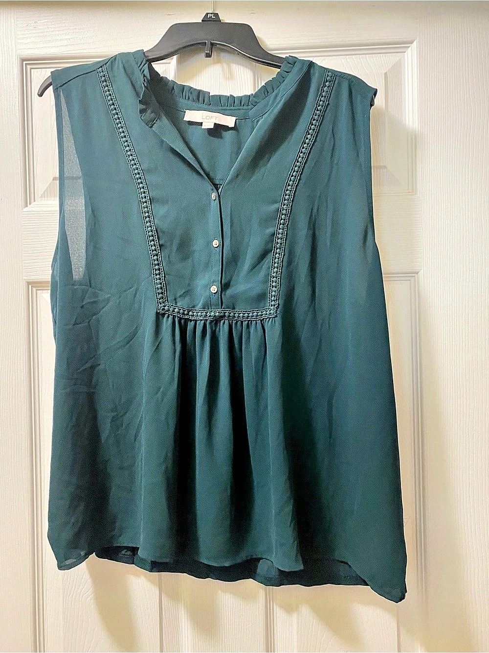 LOFT Sleeveless Blouse in Green Like New, Sz Small but seems larger
